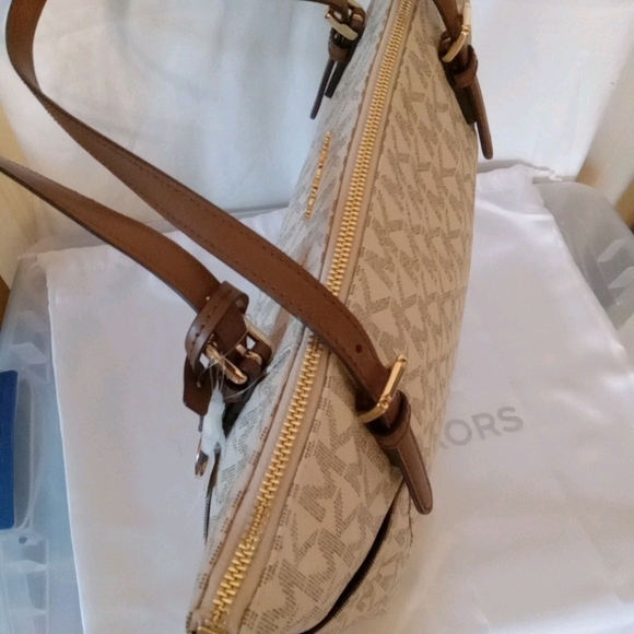 Michael Kors Jet Set MD Saffiano Leather Tote Handbag In VANILLA/LUGG - Picture 9 of 14